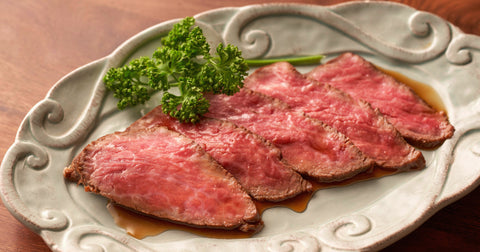 プレミアムローストビーフ「⾚のローストビーフ」　300ｇ熊本県産 ⾚⽑和⽜（牛肉国内流通量1%以下）和⽜うま味の最⾼峰「幻の⾚⾝」